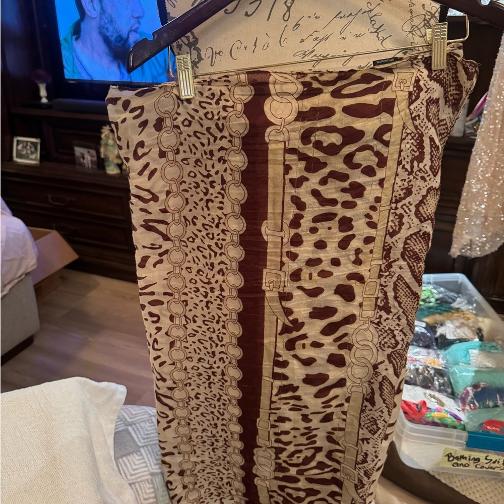 Animal Print Wrap Skirt like new sarong - Picture 4 of 4